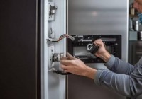 公牛嵌入式冰箱插头：安全实用，轻松升级家电体验